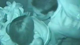 Cô gái xinh đẹp, từ phim sex vú bự không che từ cởi quần áo ở phía trước gương, vuốt ve chân của cô
