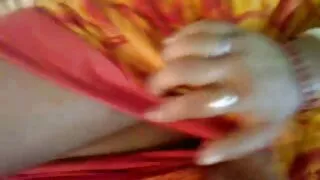 Cô gái gầy có quan hệ tình phim sex không che vu to dục với một người đàn ông và sau đó thủ đôi chân của mình.