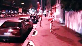 Một cặp vợ chồng sex massage k che trẻ, quyết định chơi ở phía trước của những máy quay video